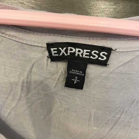 Express love floral v neck tee size s 🌸 - Picture 4 of 4